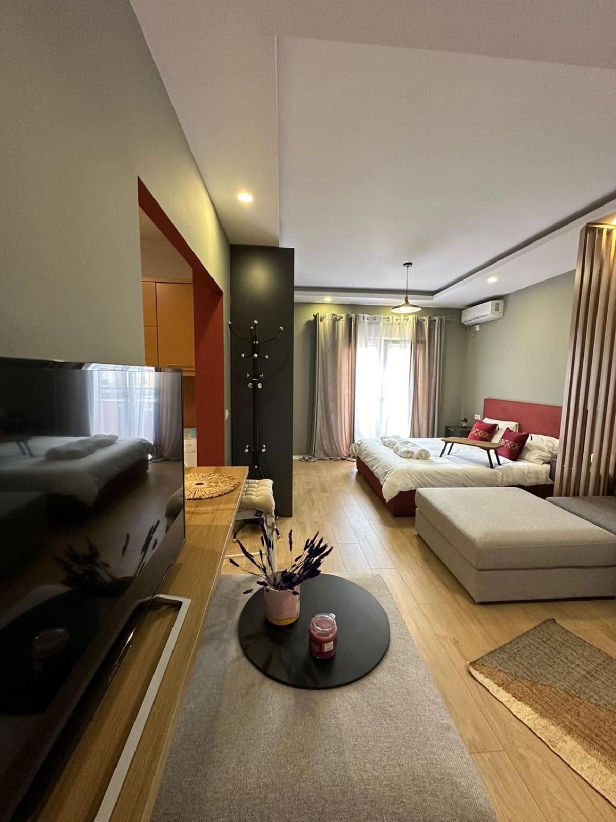 Urban Charm Studio With Balcony Тирана Екстер'єр фото