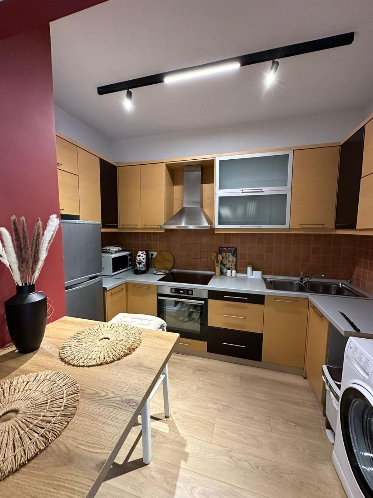 Urban Charm Studio With Balcony Тирана Екстер'єр фото