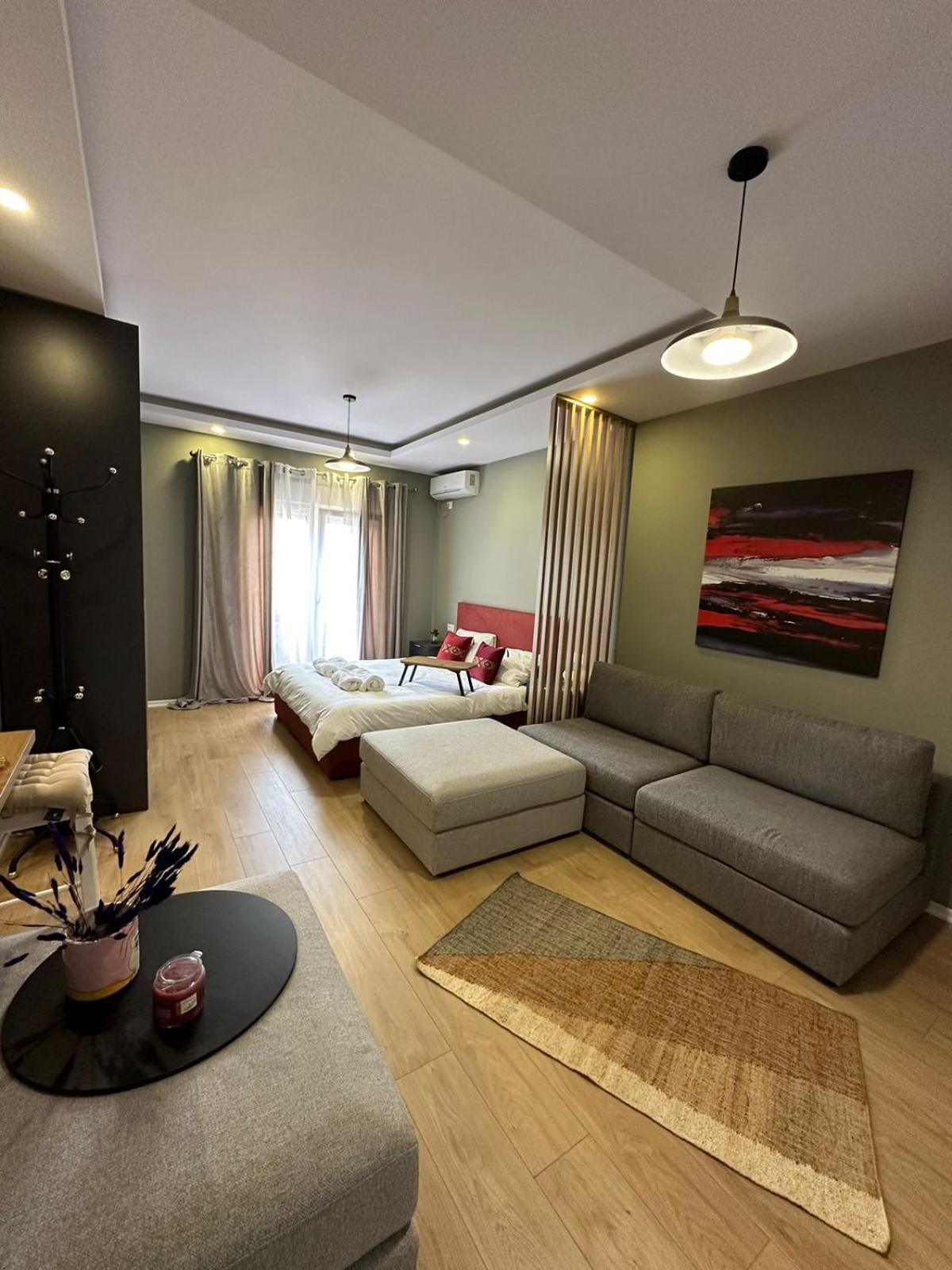 Urban Charm Studio With Balcony Тирана Екстер'єр фото