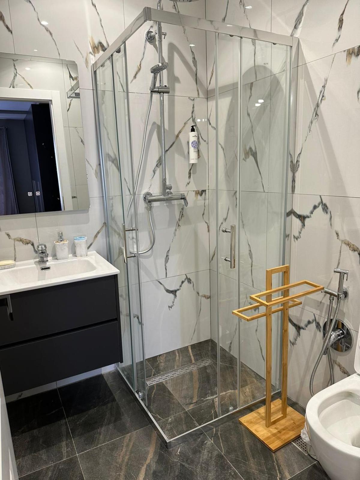Urban Charm Studio With Balcony Тирана Екстер'єр фото