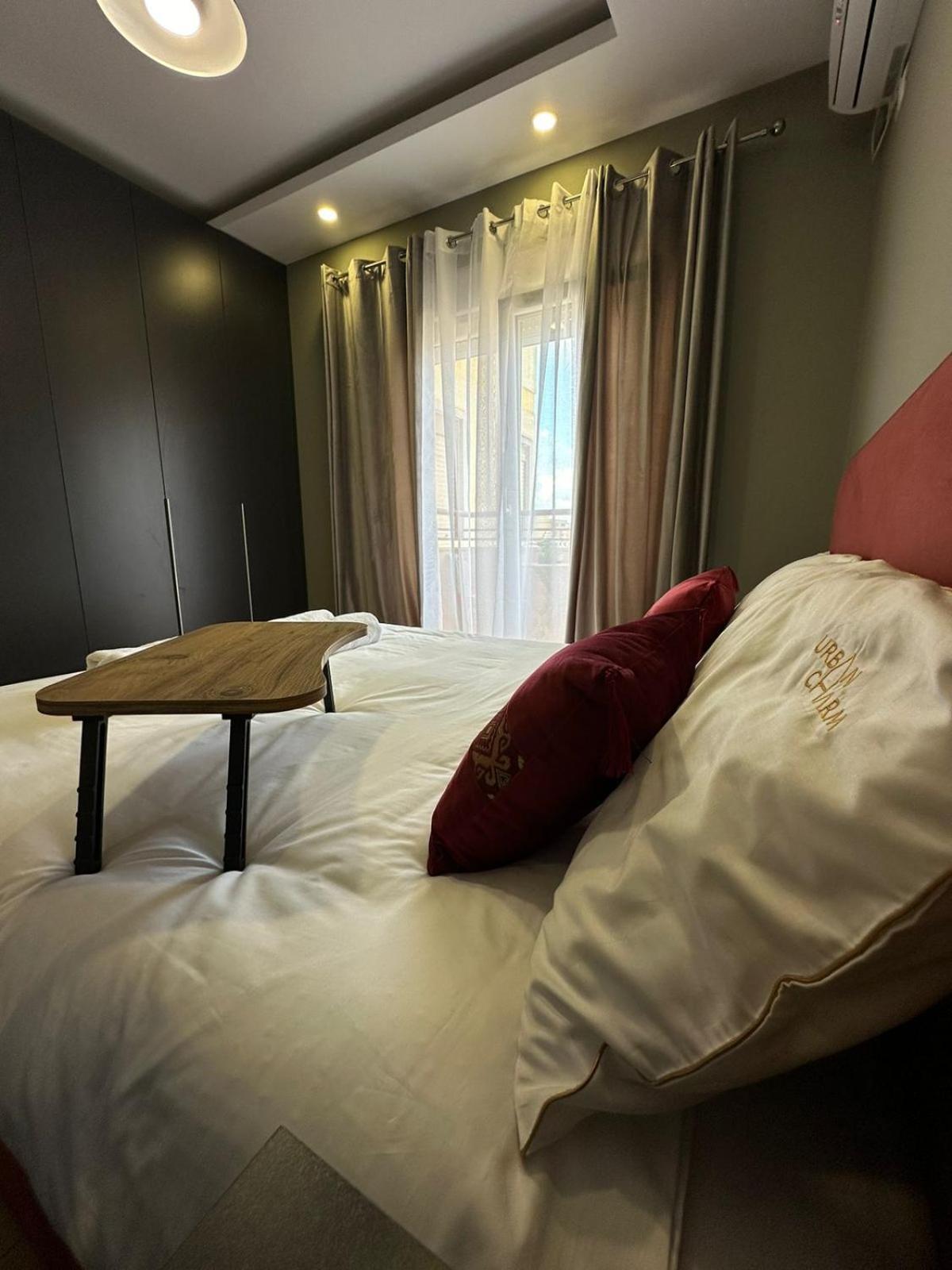 Urban Charm Studio With Balcony Тирана Екстер'єр фото